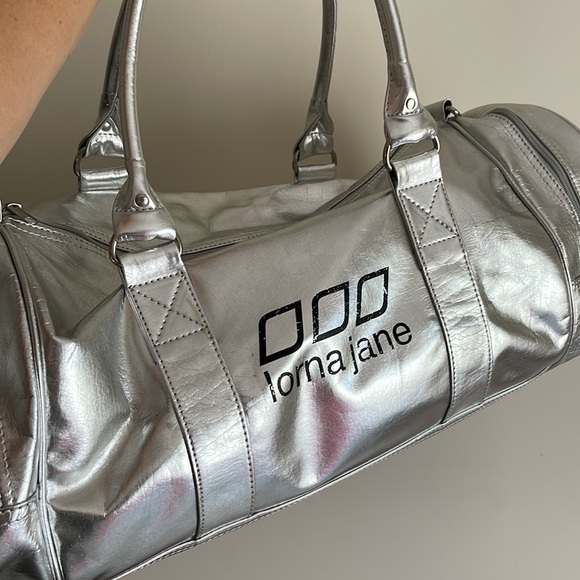 LORNA JANE | Rustic silver gym bag - Picture 3 of 12